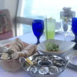 美味しいワインや美しい景色。旅をしながら癒される空間をご紹介！