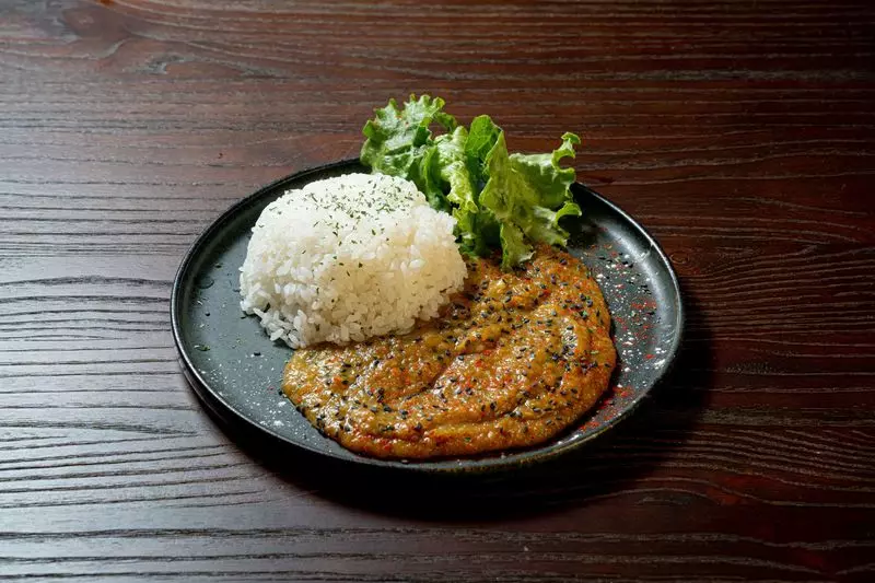 ランチタイム限定!小学生2年生以下の子どもにカレーを無料で提供 1枚目