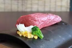 瓦そばならぬ瓦ステーキ？！沖縄【ステーキ屋 瓦】で肉汁たっぷりステーキ食べてみた