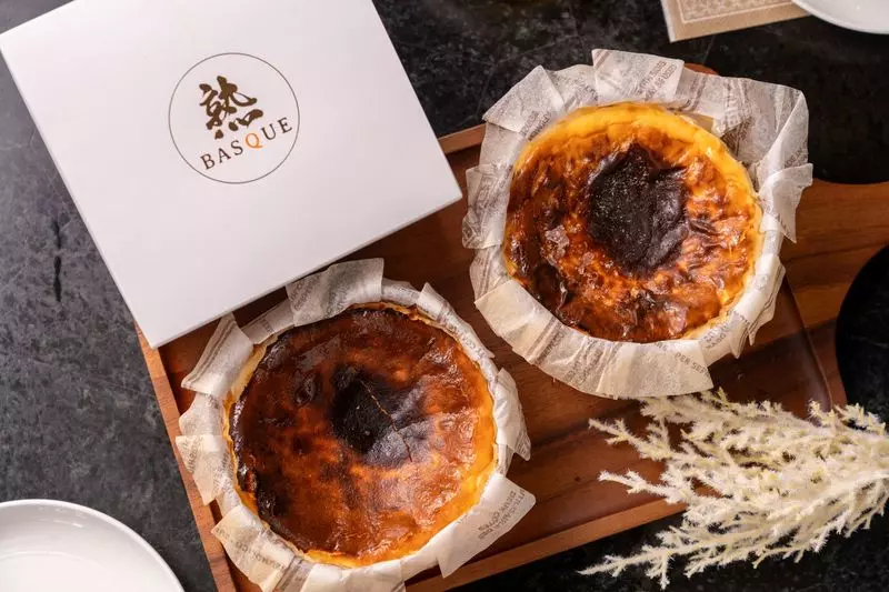 【テイクアウト】こだわりの二段階熟成が魅力のバスクチーズケーキ「熟成バスクチーズケーキ」@雑色 PR 1枚目