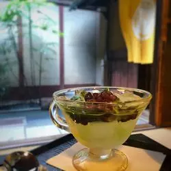 京都の街中で…。美しく風情のあるスイーツはいかがですか？
