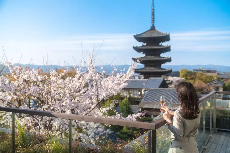 絶景のテラスで京の春を堪能 1枚目