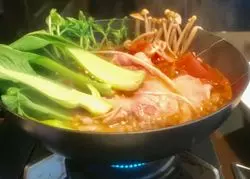 トマト鍋とクーガ芋を練りこんだ蕎麦を楽しむ【SORA 自由が丘】