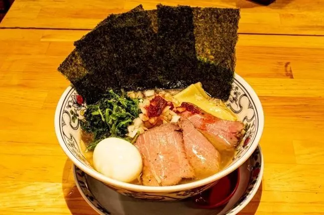 〆のラーメンやステーキも味わえる 2枚目