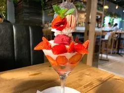 大阪・梅田のカフェならLargoに行かなきゃ！可愛いパフェを楽しもう