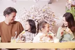 【星野リゾート　トマム】焼きたてのお団子や花見酒を楽しむ「お花見団子アフタヌーンティー」