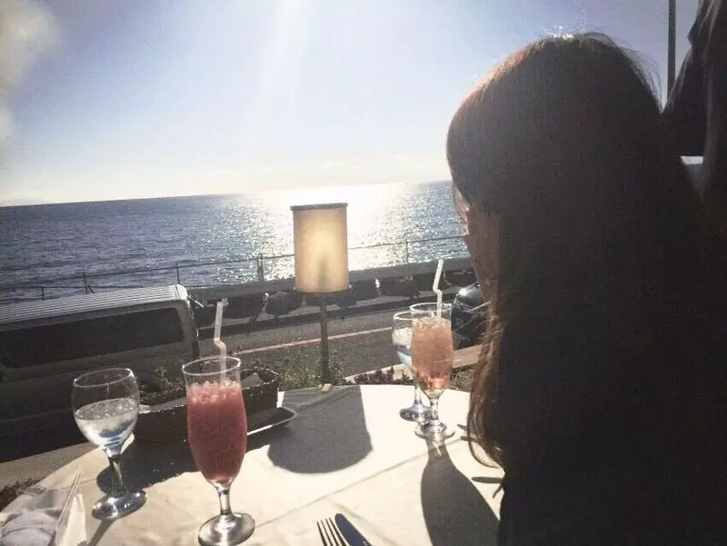 【鎌倉の海が見えるカフェ】6. 記念日やお祝いにもぴったり！「AMALFI」 1枚目