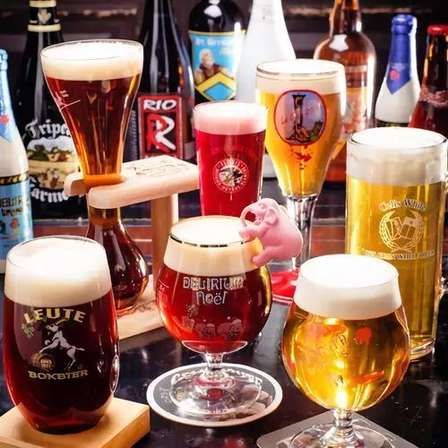 おしゃれな店内でお酒も料理も楽しめる 1枚目