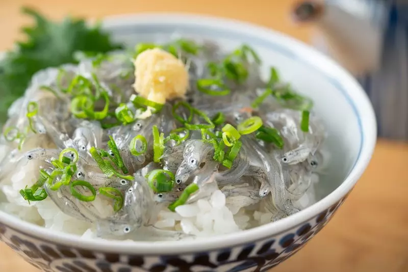 15. 和彩 八倉｜湘南しらすを使った「しらす天」が人気の海鮮丼屋 1枚目