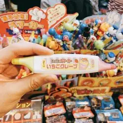 懐かしいもの大集合！？都内でレトロ駄菓子屋で面白ショッピング♪