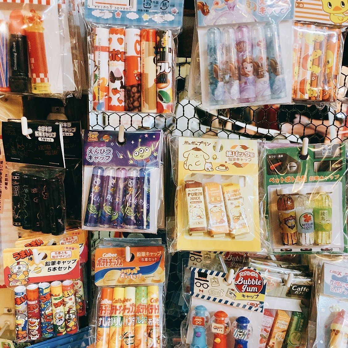 懐かしいもの大集合！？都内でレトロ駄菓子屋で面白ショッピング♪の画像