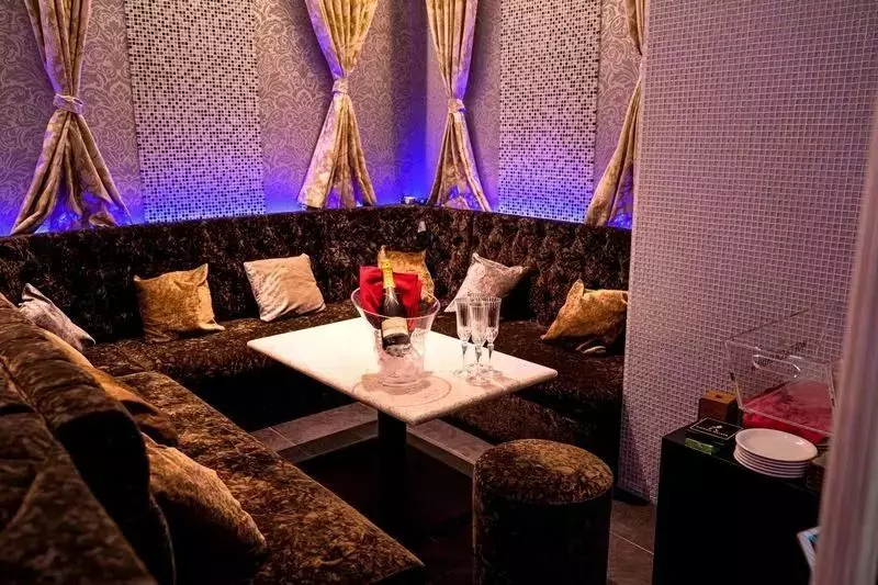 渋谷のスタイリッシュバーラウンジ「LUXURY BAR＆CAFE MILAS 渋谷店」【PR】 1枚目