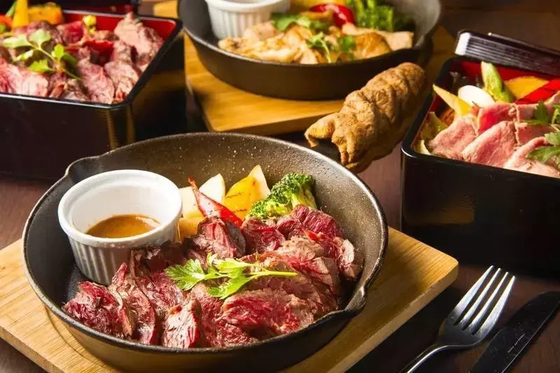 オープンテラスでランチや昼飲みが楽しめる！ 2枚目