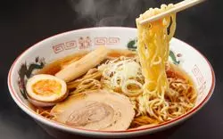 新宿三丁目周辺のおすすめラーメン屋9選！煮干しやのどぐろもご紹介