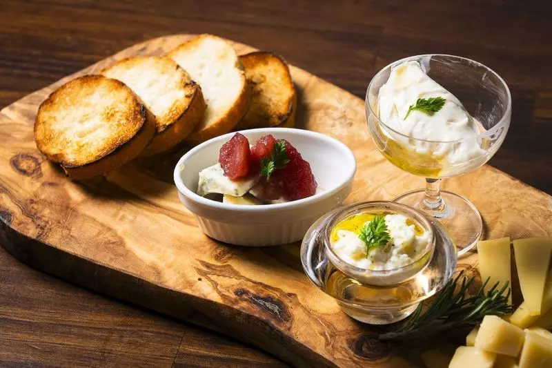 池袋×ランチ女子会 ワインと熟成肉を堪能！「Wine restaurant The Attachment 池袋店」PR 2枚目