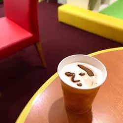 自販機ラテアートでひと息♪コスメも試せる「よーじや羽田空港店」