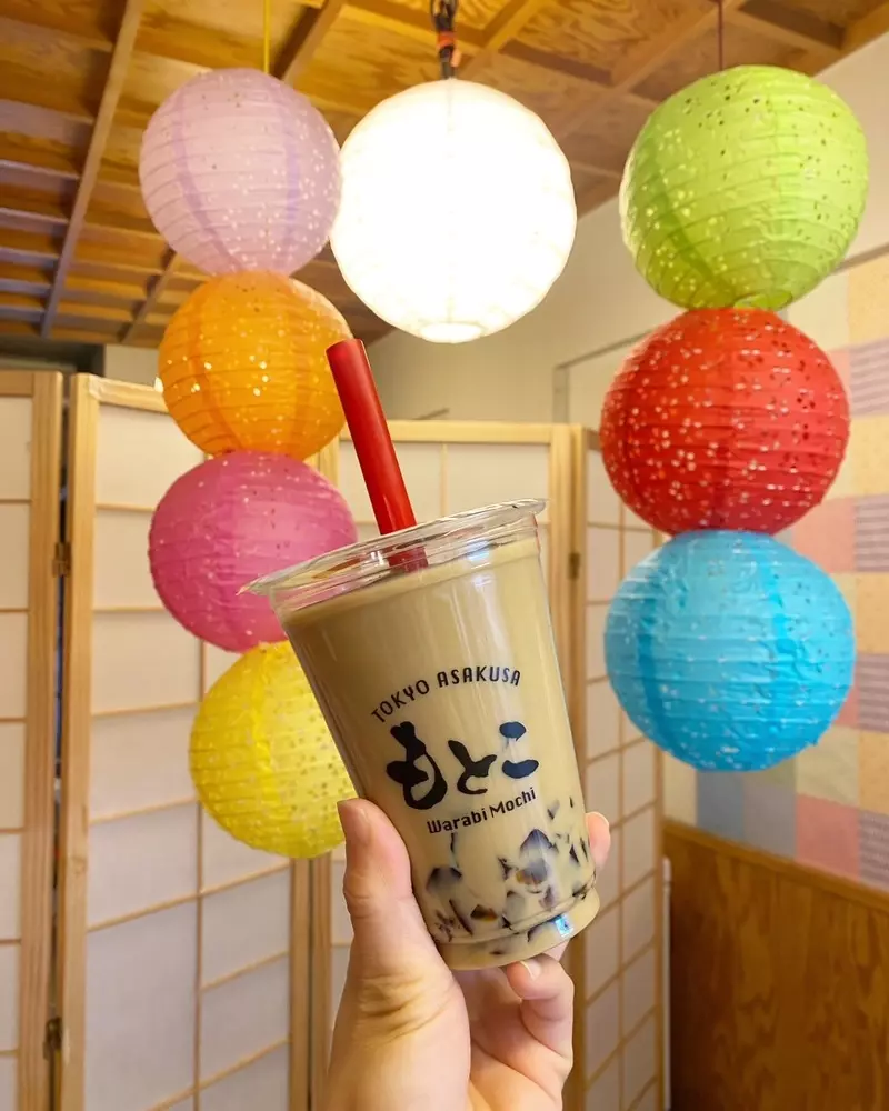 ぷるんとした味わいがクセになる!わらび餅ミルクティを片手に親子で浅草さんぽを楽しもう 1枚目