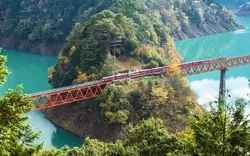 【1分で巡る絶景】まるで自然の中のアトラクション！今行くべき絶景列車の旅