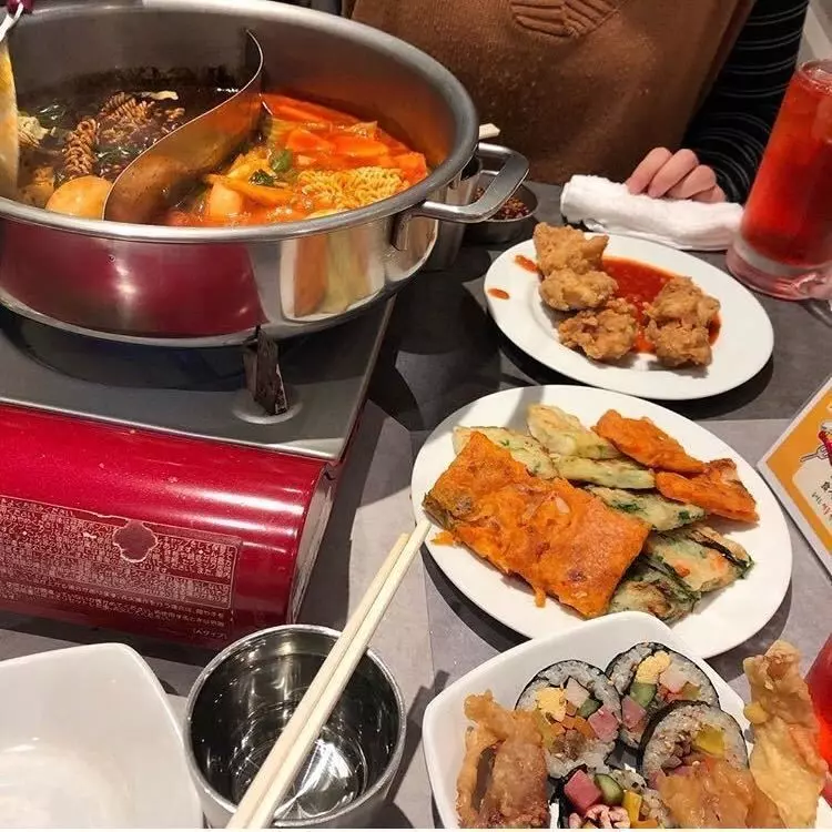 トッポッキ以外にも定番韓国料理を食べ放題できる◎ 1枚目