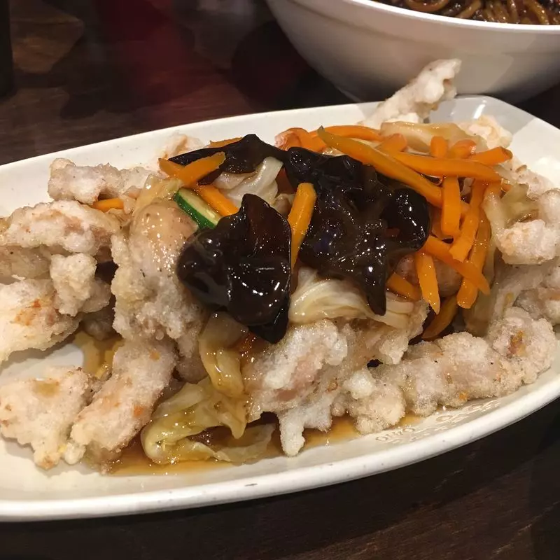 ジャージャー麺と一緒に「タンスユク」も頼まなきゃ！ 1枚目