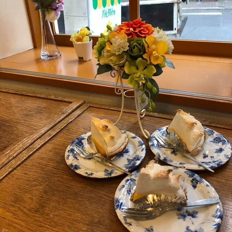 21. 「洋菓子レモンパイ」レトロカフェでかわいいケーキが人気 2枚目