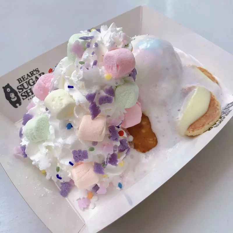 ゆめかわパンケーキにお座り♡ ゆめかわパンケーキ♡チョコアイスくまさん