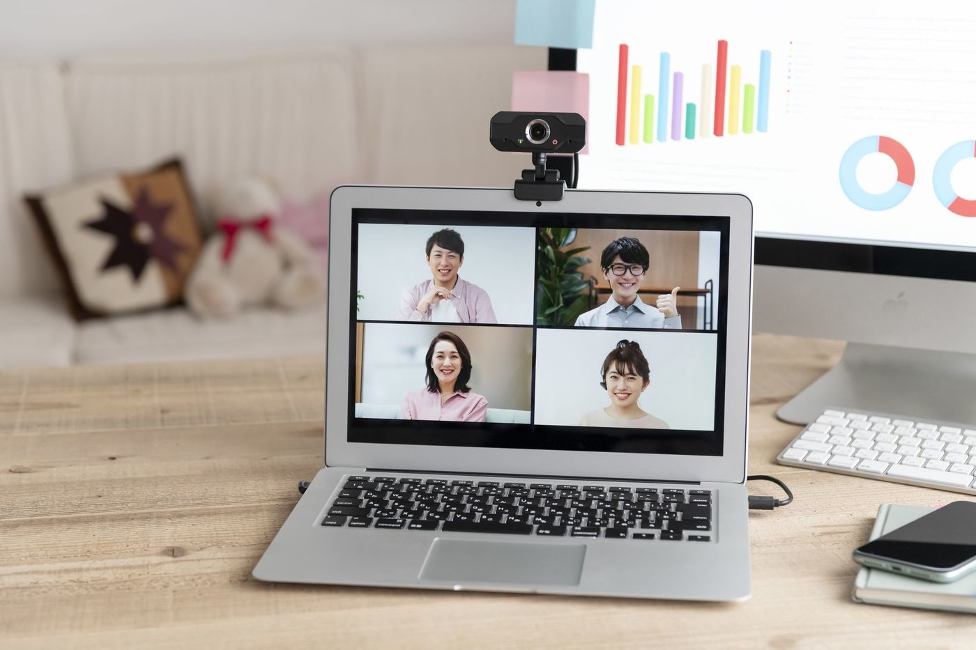 今さら聞けないZoomの使い方！PCやスマホでの会議の開催・参加方法の画像