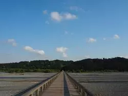 【静岡・島田】果てしなく続く！世界で1番長い木造歩道橋って？