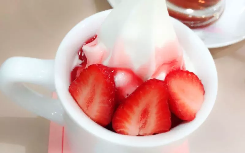 甘酸っぱいいちごのアイスがかわいい♡ 1枚目
