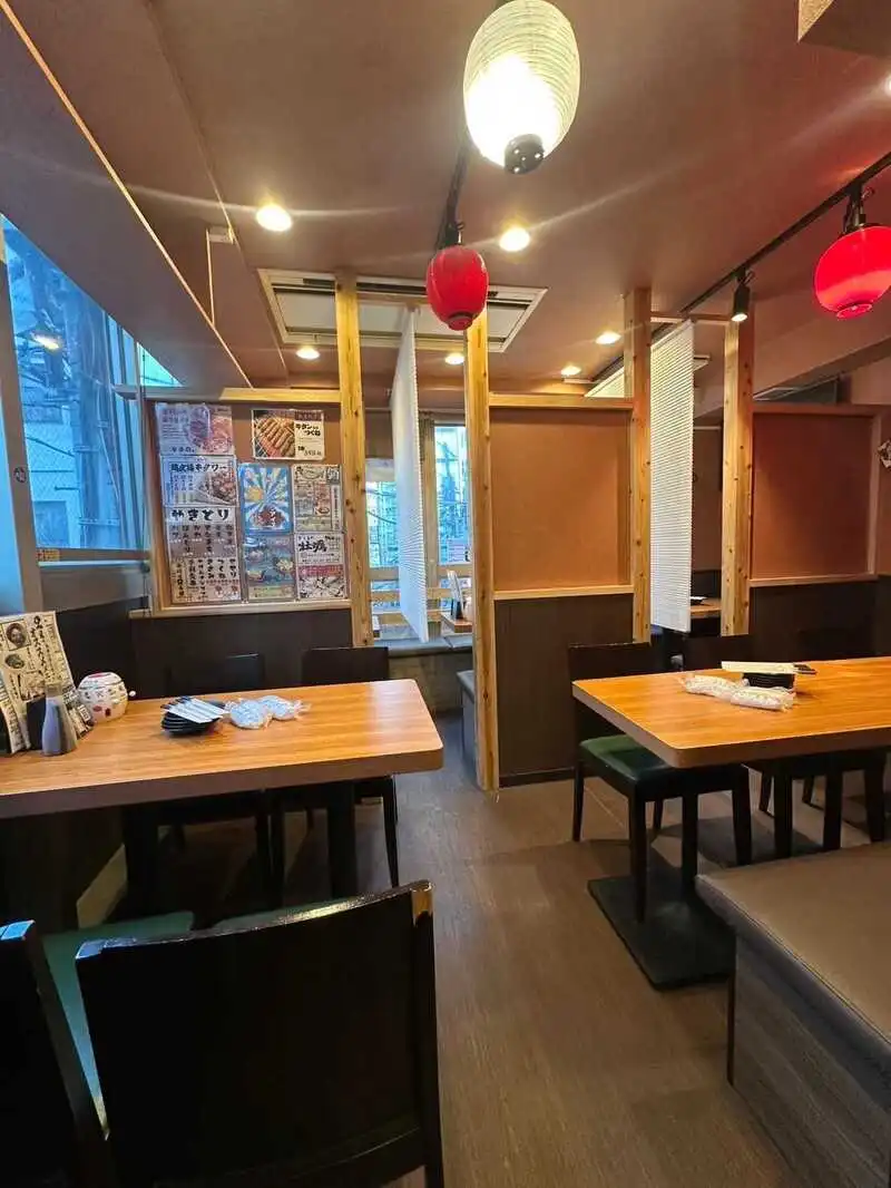 海鮮料理も鶏料理も食べられる横丁スタイルの居酒屋！「名古屋コーチンと手打ち焼き鳥のお店 鳥よし」【PR】 2枚目