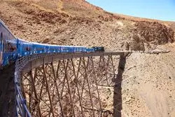 荒野にある絶景トレイン☆その名も「雲の列車」！