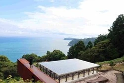 相模湾を望み、アートの起源に立ち返る。時空を超えた文化施設「小田原文化財団 江之浦測候所」へ