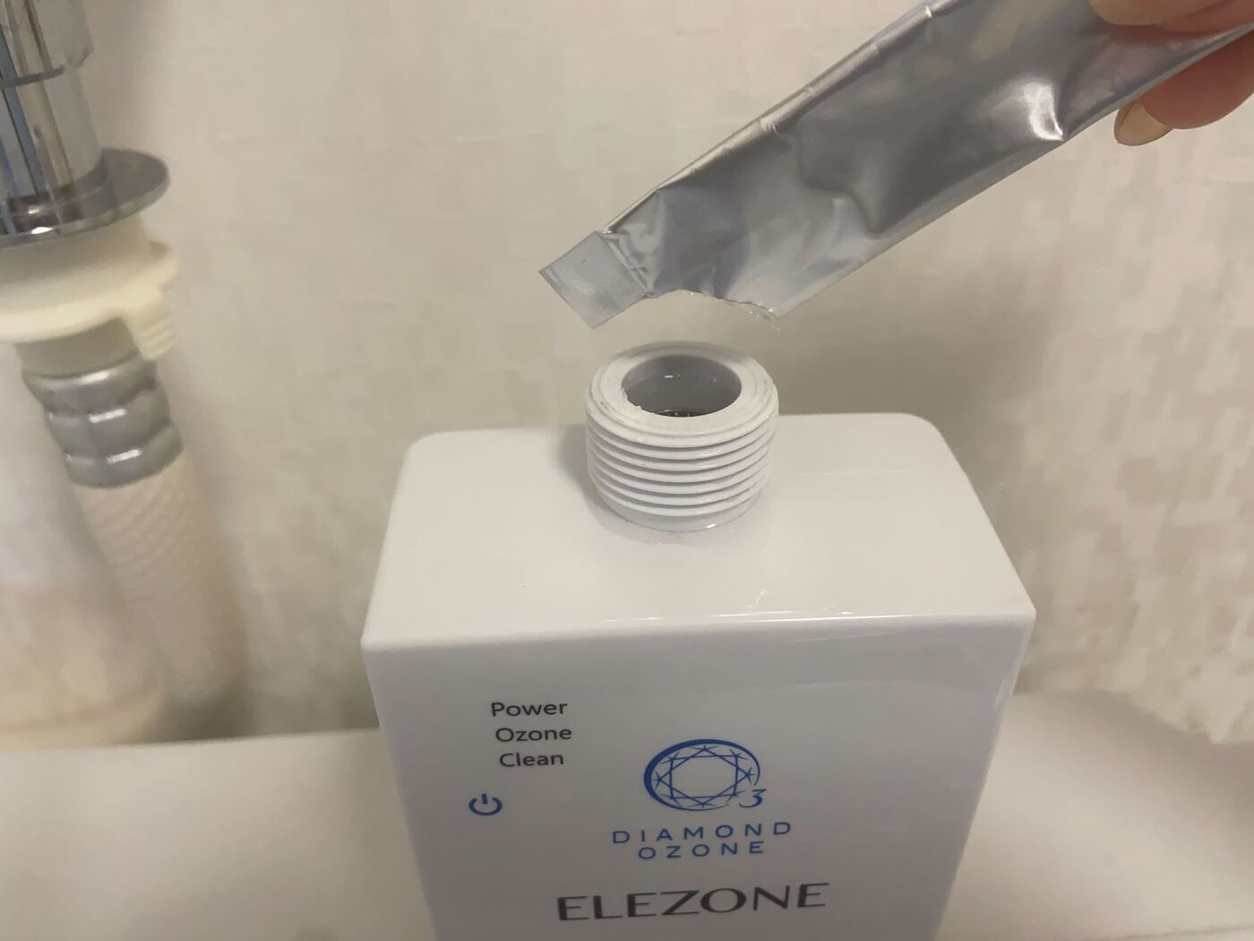 【体験レビュー】家庭洗濯機用オゾン水生成器「New ELEZONE（ニューエレゾン）」を使ってみたの画像