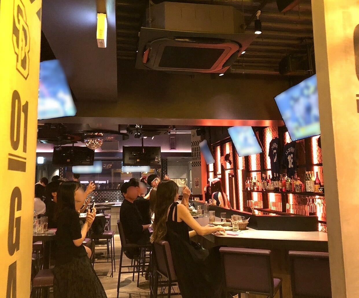 スタジアム気分を満喫！『スタジアムバー秋葉リーグ店』でビール片手に会話を楽しもう！の画像