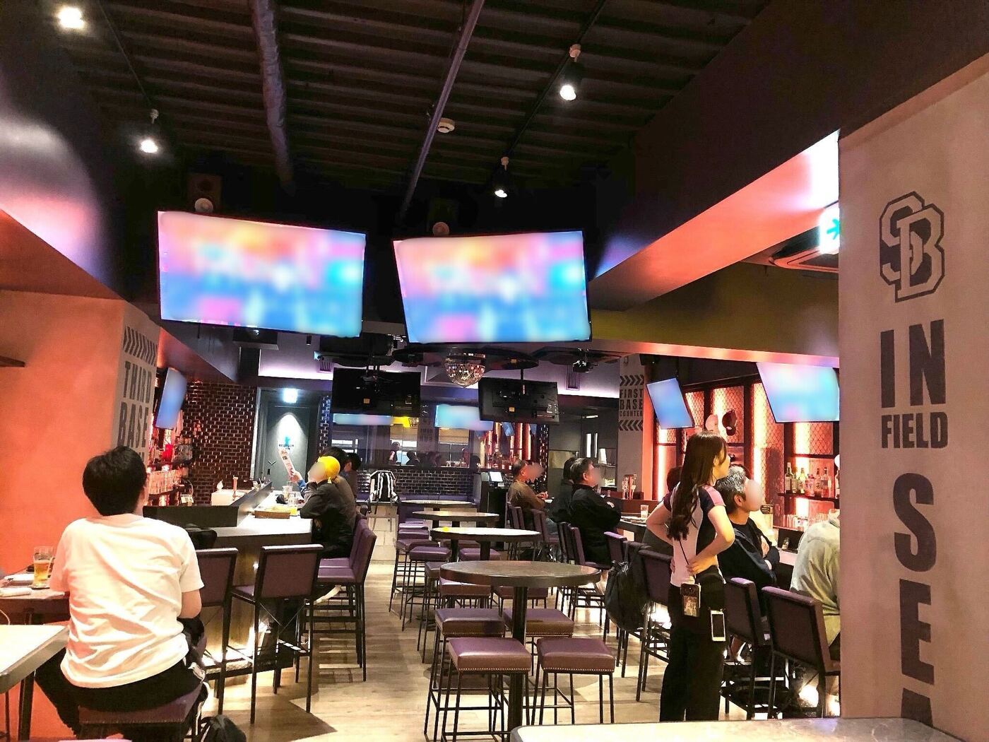 スタジアム気分を満喫！『スタジアムバー秋葉リーグ店』でビール片手に会話を楽しもう！の画像