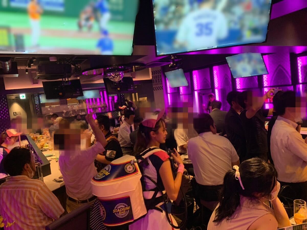 スタジアム気分を満喫！『スタジアムバー秋葉リーグ店』でビール片手に会話を楽しもう！の画像