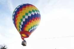 「トットリ砂丘ソラの旅2025」で気球体験！鳥取砂丘のパノラマを望む空中散歩