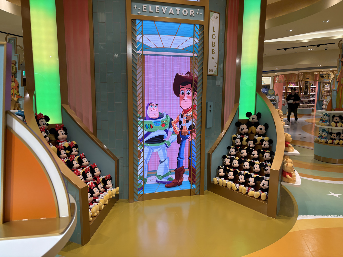 【潜入取材】『ディズニーストア 東京ディズニーリゾート店』が7/6(日)リニューアル！新店舗の様子や限定グッズを紹介の画像