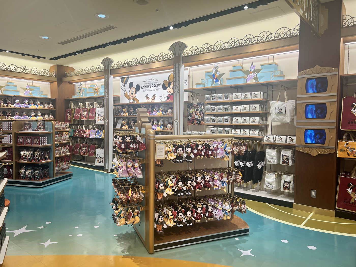 【潜入取材】『ディズニーストア 東京ディズニーリゾート店』が7/6(日)リニューアル！新店舗の様子や限定グッズを紹介の画像