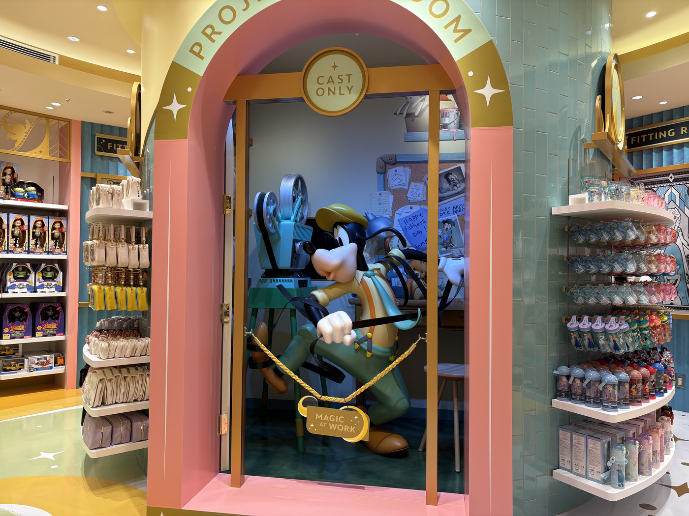 【潜入取材】『ディズニーストア 東京ディズニーリゾート店』が7/6(日)リニューアル！新店舗の様子や限定グッズを紹介の画像