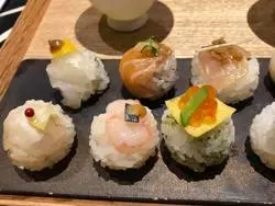 【京都】写真映えするお寿司が自慢！「手鞠鮨と日本茶 宗田」