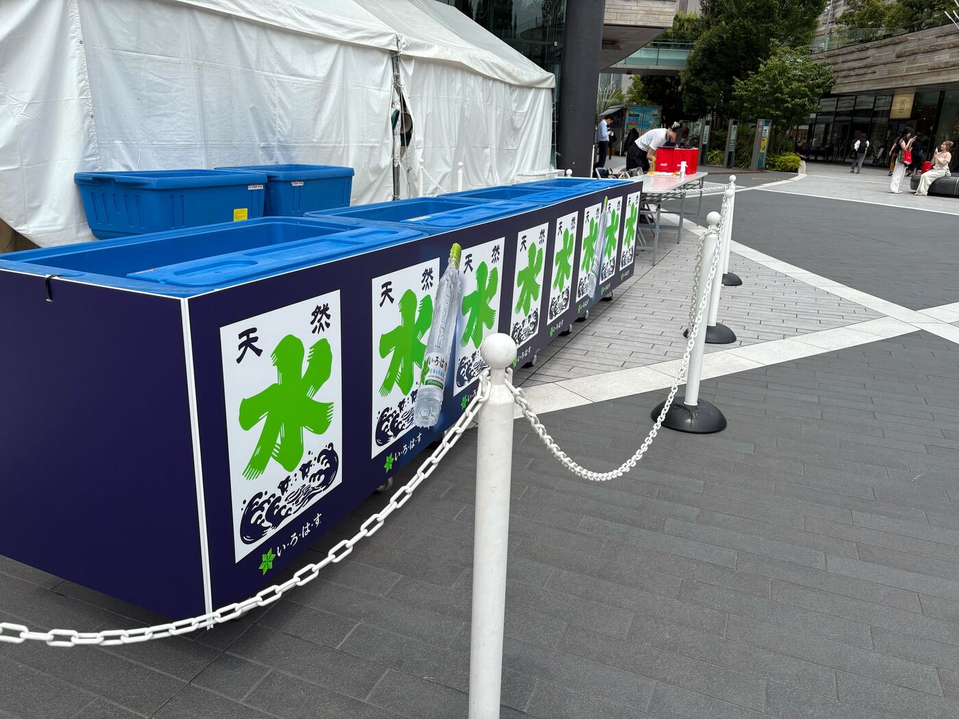 【東京・二子玉川】全長15mの巨大「流し い･ろ･は･す」が出現！夏の注目イベント開催中！の画像