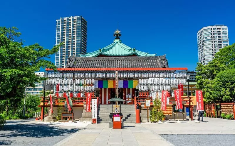 上野の神社7. 豪快な御朱印が人気！不忍池に浮かぶように見える寺院「不忍池弁天堂」 1枚目