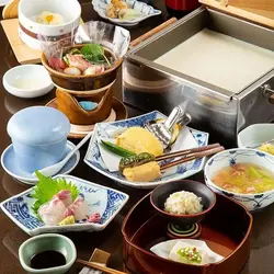 伝統と革新が織りなす豆腐懐石の贅沢な時間！太宰府観光の締めくくりに | 梅の花 太宰府別荘 自然庵