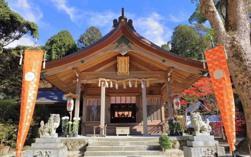 2. 福岡の古くから縁結びの神社と言われている「竈門神社」 1枚目