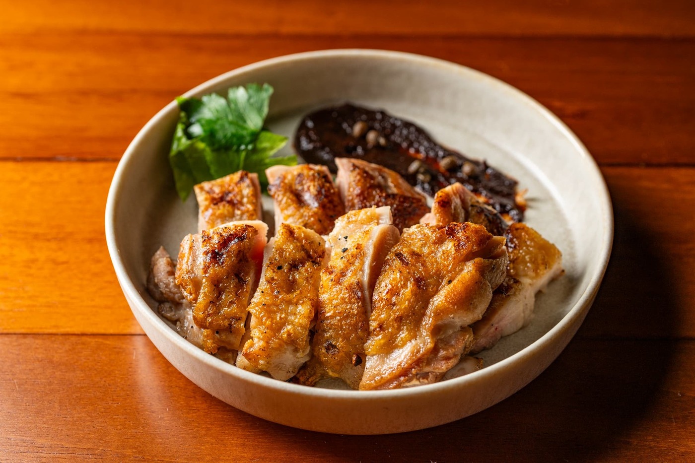 仕事帰りの焼鳥で乾杯！三宮で本格炭火焼を堪能｜炭火焼鳥 塚田農場 三宮店【公式】の画像