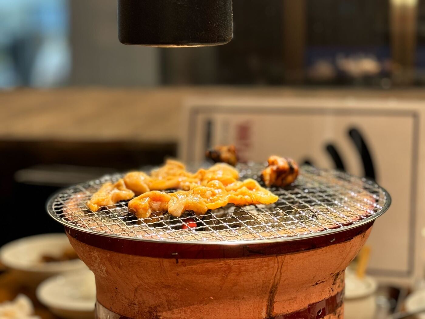 水曜日390円ホルモンが話題！神泉で味わう千葉産炭火焼きの醤油スタイル｜房総ホルモン 渋谷本店【公式】の画像