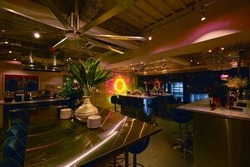 ネオ居酒屋『居酒屋FunFan』！ネオンと90年代サウンドに酔いしれる夜