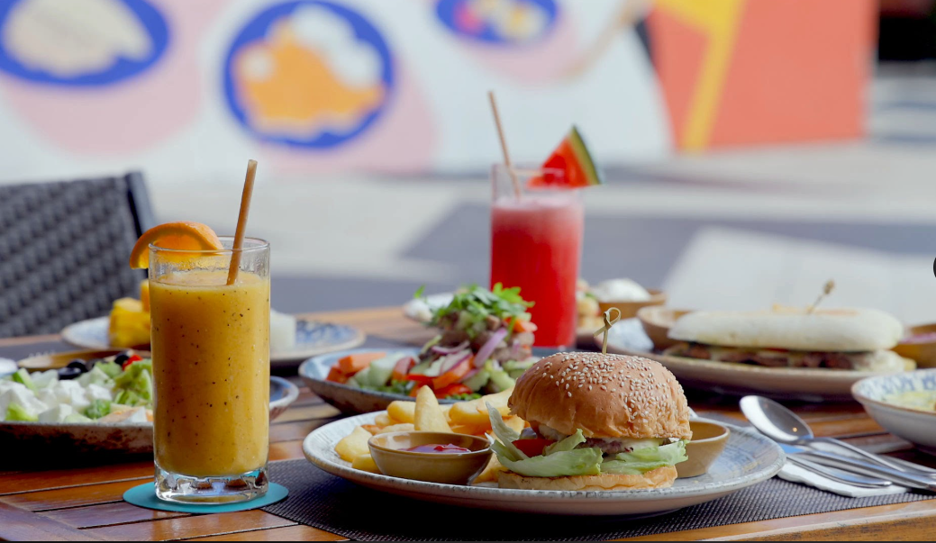 【淡路島】『miele the DINER』オーシャンビューとアメリカン料理を満喫できる海辺のアメリカンダイナーの画像