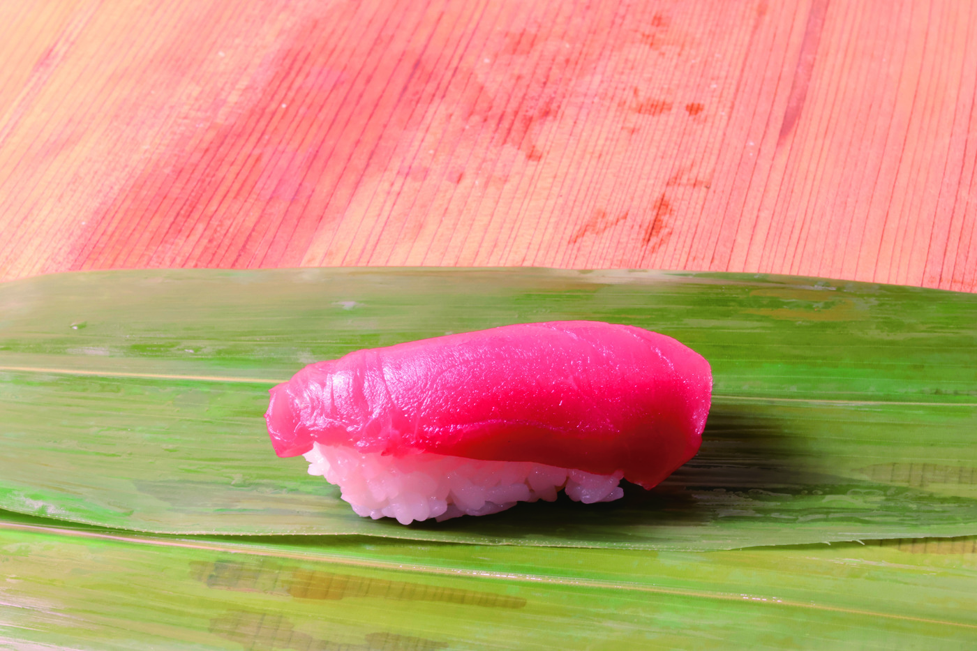 鮮魚店が手がける市場の立ち食い寿司で味わう一貫｜鮮魚店の立ち寿司 アカマル 大宮店の画像